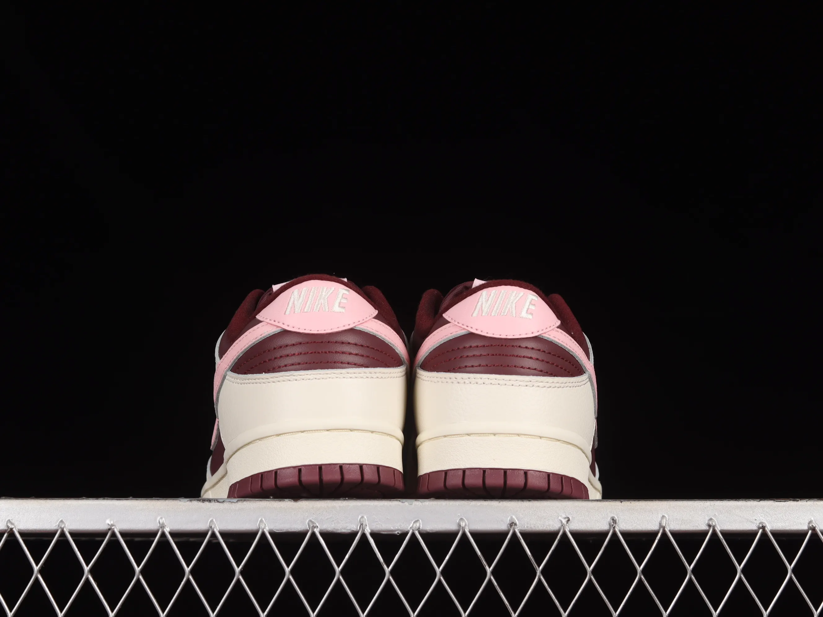 All Categories Nk SB Dunk Series Nk SB Dunk Low Low-top sneakers C version Nk Dunk Low Burgundy Valentine's Day SB low-top sports and leisure sneakers DR9705-100